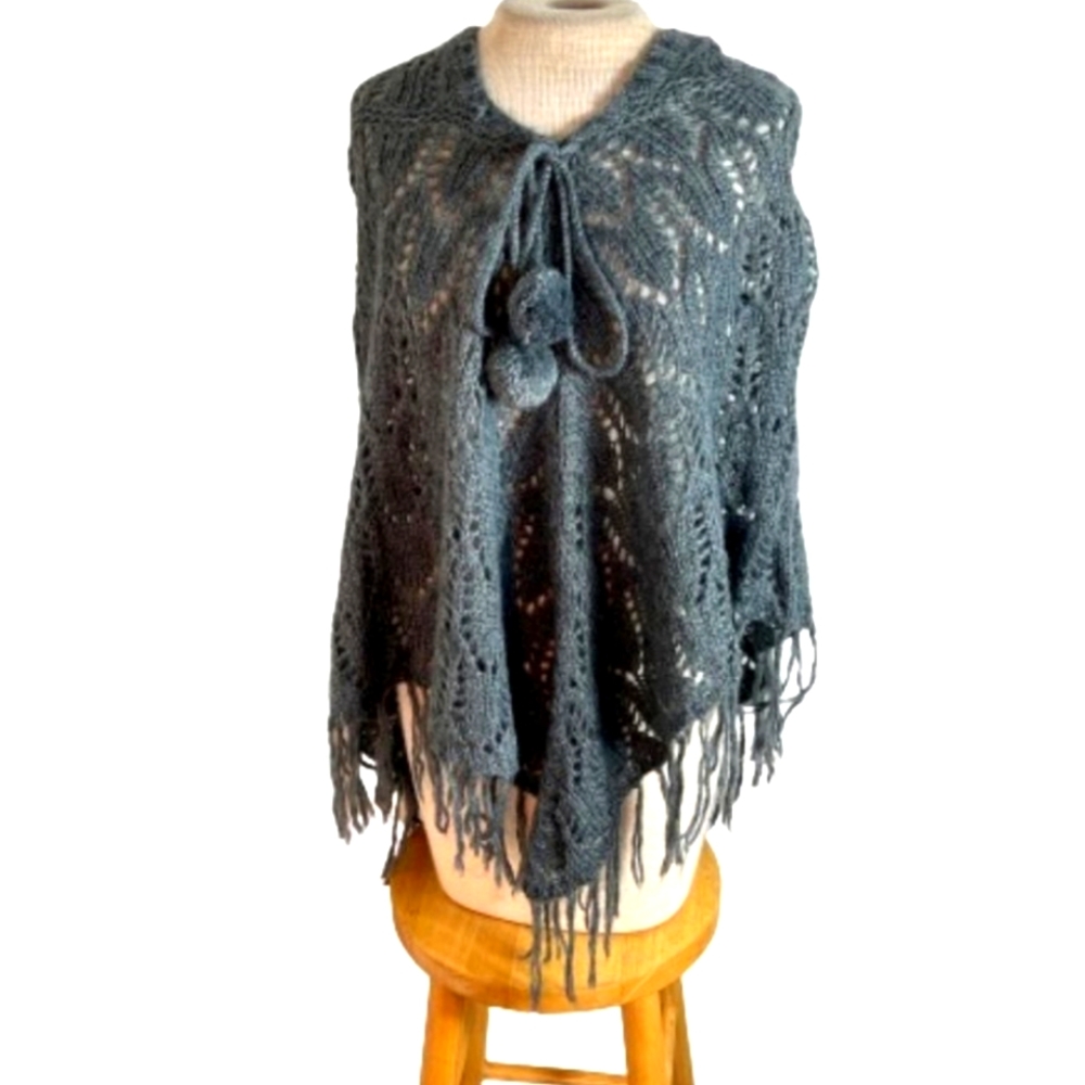 BCBG Max Azria fringed loose weave shawl Gray S/M
